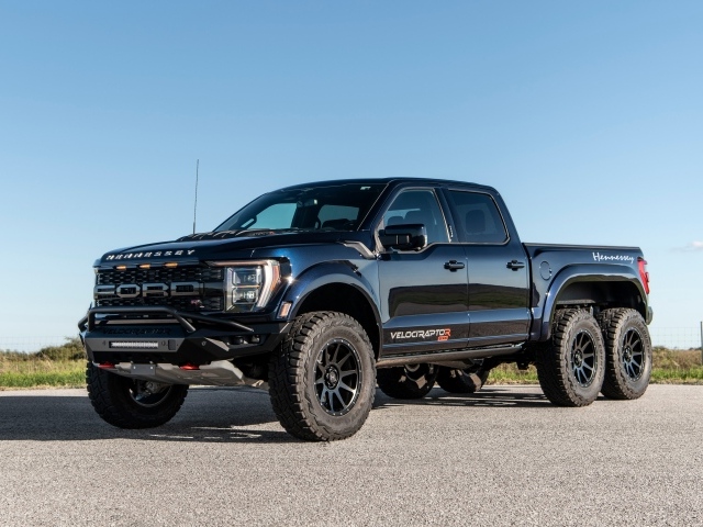 Черный джип Hennessey VelociRaptoR 6x6 2024 года