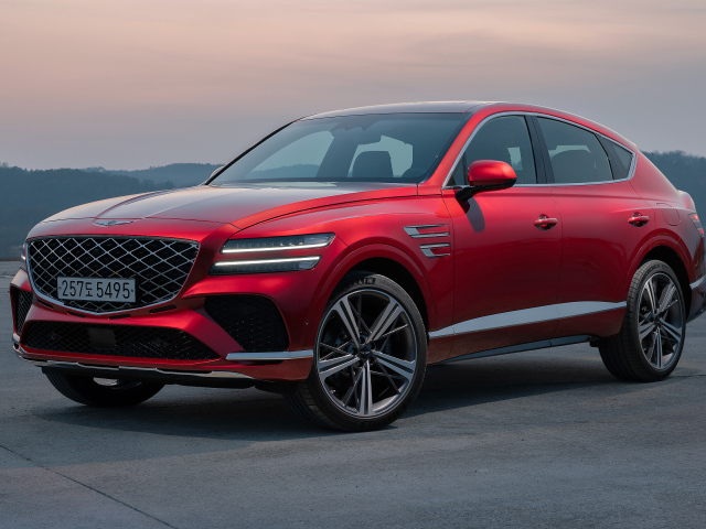 Красный автомобиль Genesis GV80 Coupe AWD