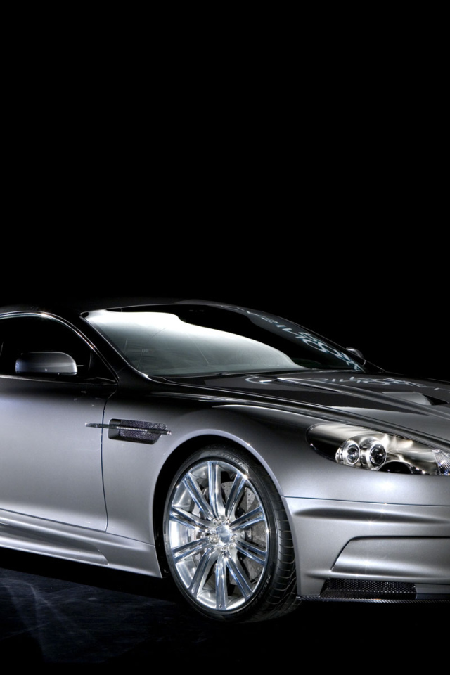 Aston Martin DBS серебро