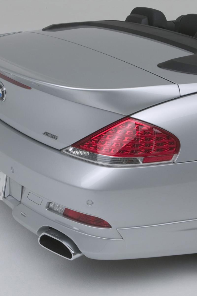 Автомобиль BMW 645 вид сзади