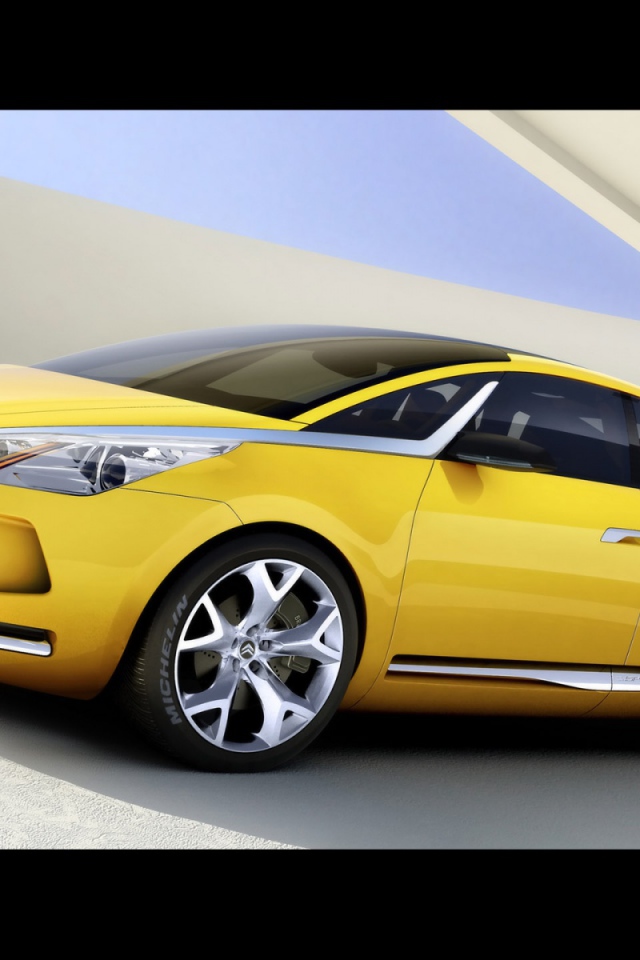 Желтый Citroen 2005