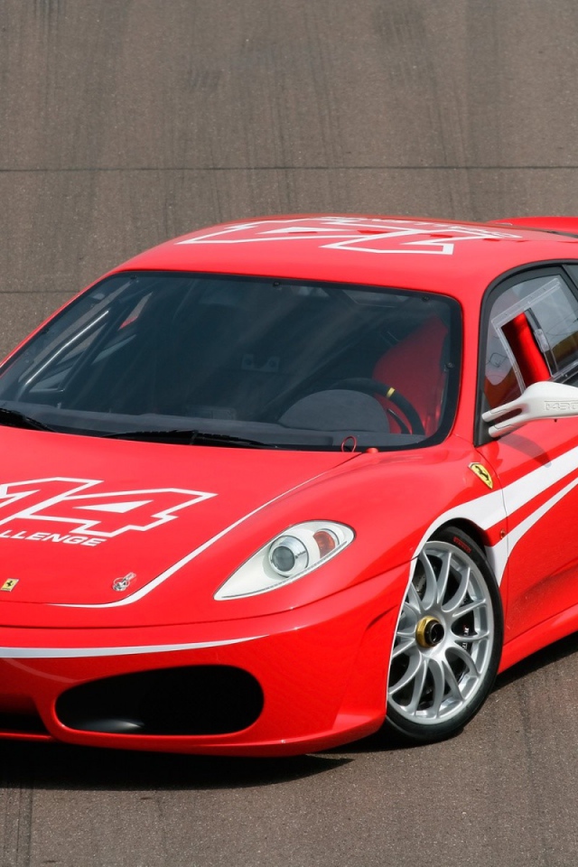 Красный спортивный автомобиль Ferrari