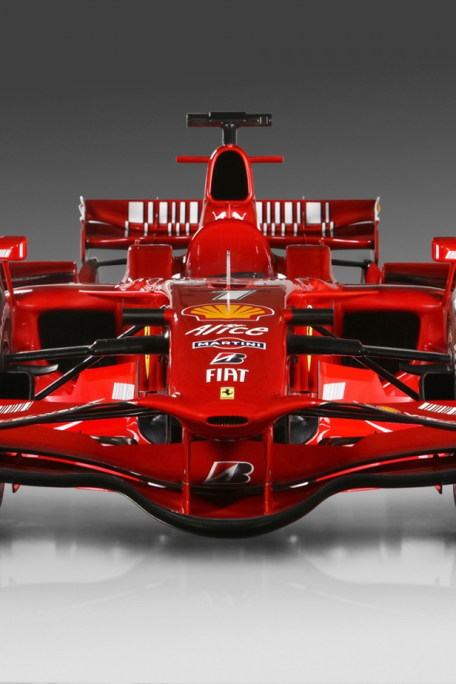 Красный F2008 вид спереди