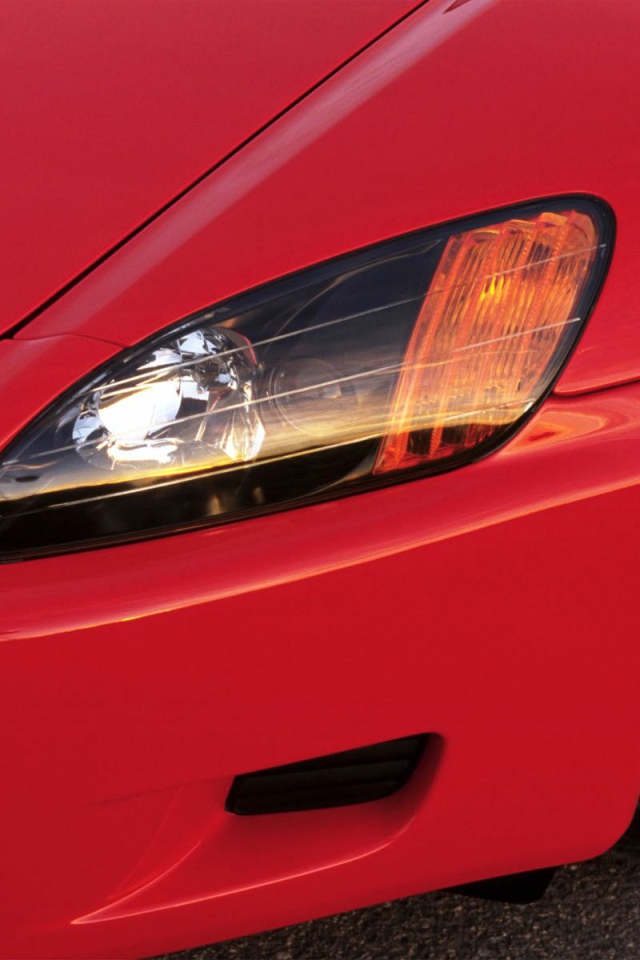 Перед красной Honda S2000