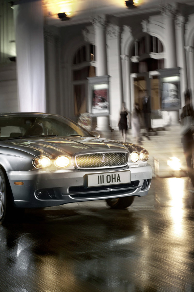 Jaguar под дождем