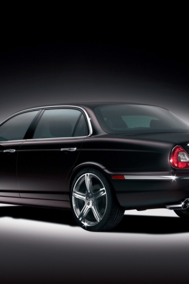 Мощный Jaguar V8