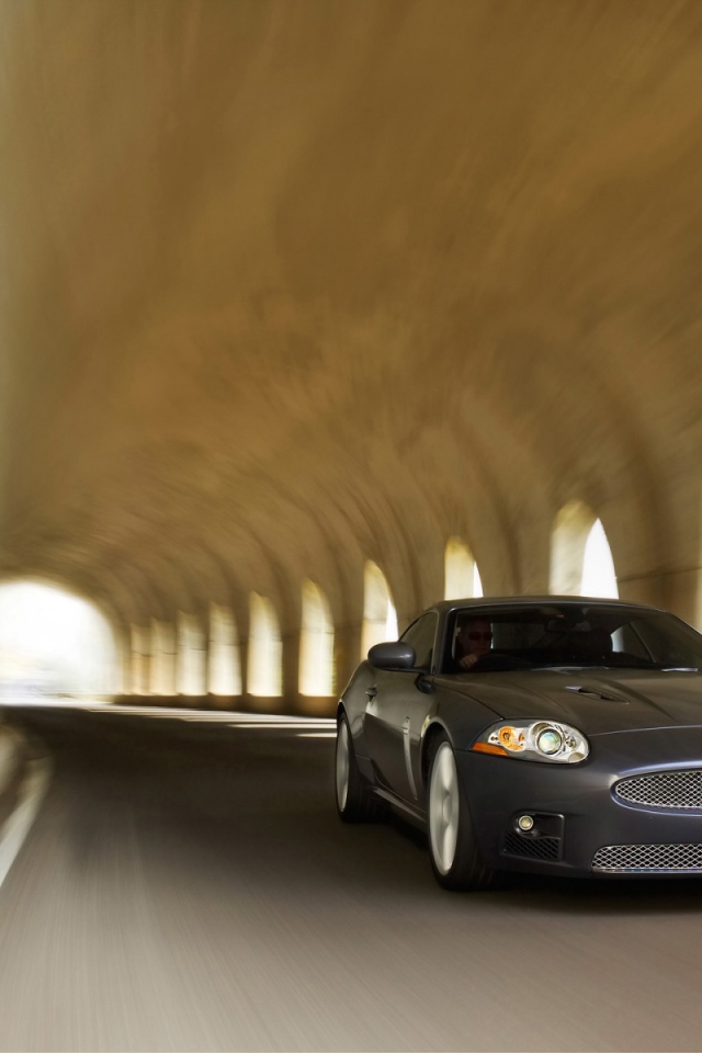 Jaguar XKR автомобиль зверь