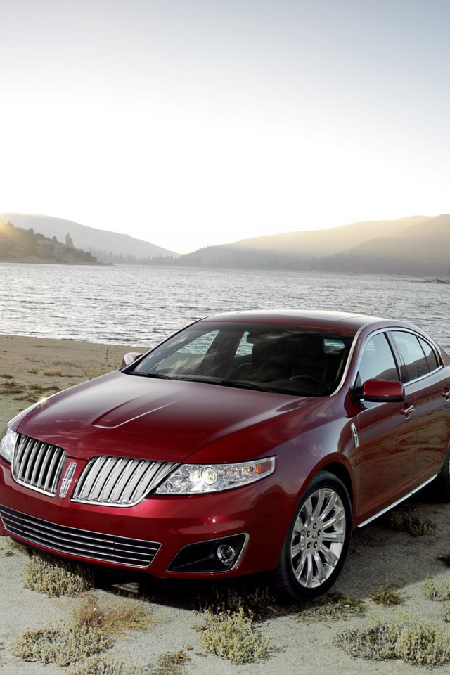 Lincoln на берегу озера