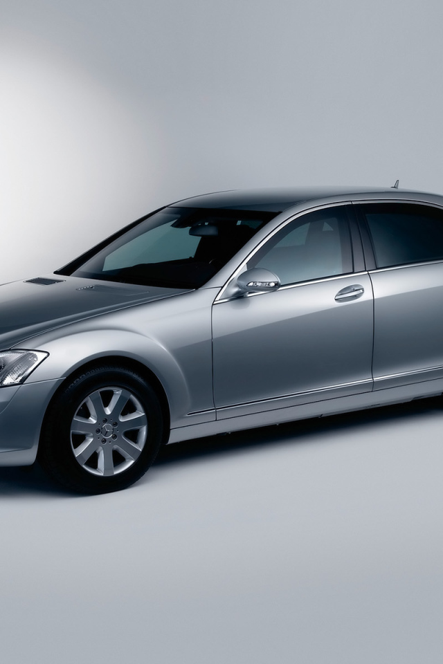 Бронированный Mercedes S600 - пули летят мимо