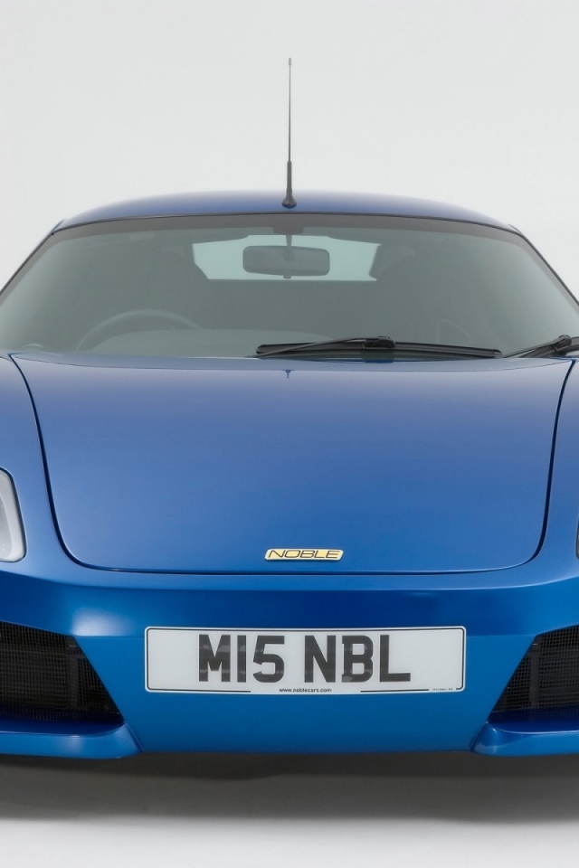 Передний вид автомобиля Noble 2006 года