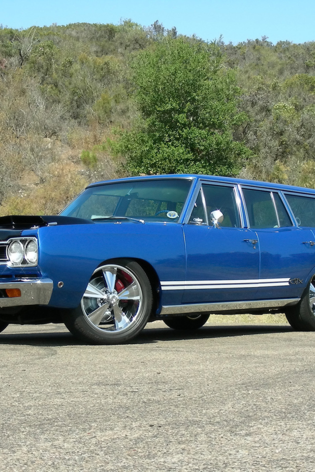 Старый Plymouth 1968 года