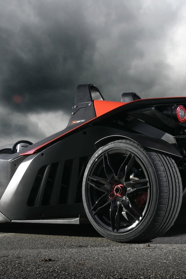 Мощный красивый автомобиль Thunder