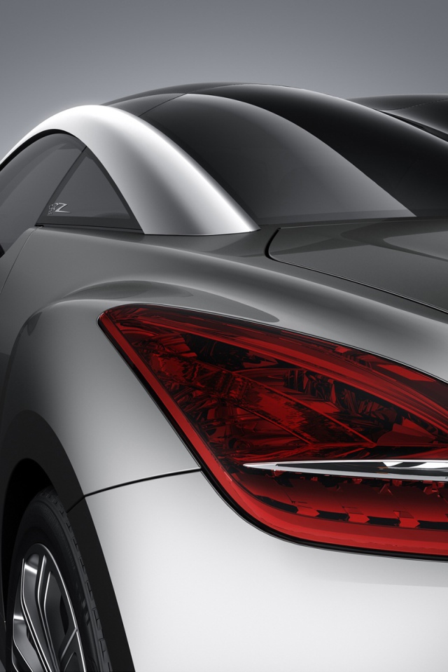 Серебрянный автомобиль