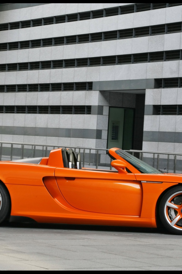 Оранжевый Porsche Carrera
