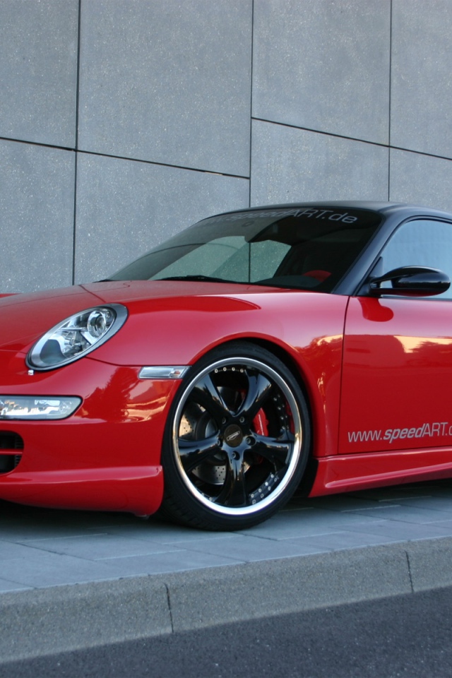 Красный Porsche