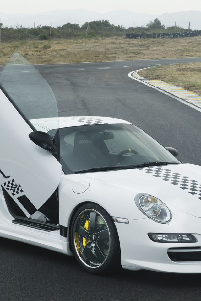 Белый спорткар Rinspeed Porsche