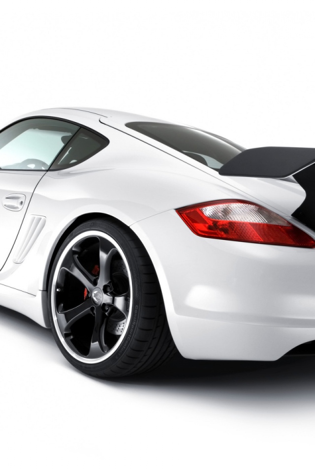 Белый Porsche с черными дисками