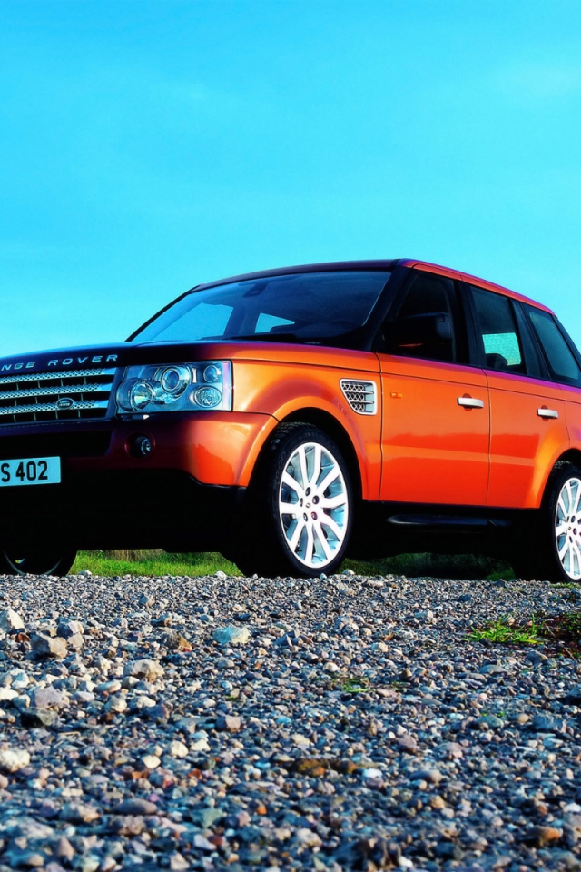Range Rover на грунтовке