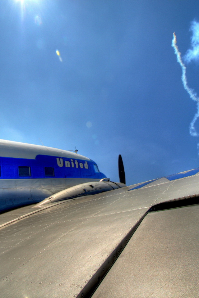 На крыле самолета