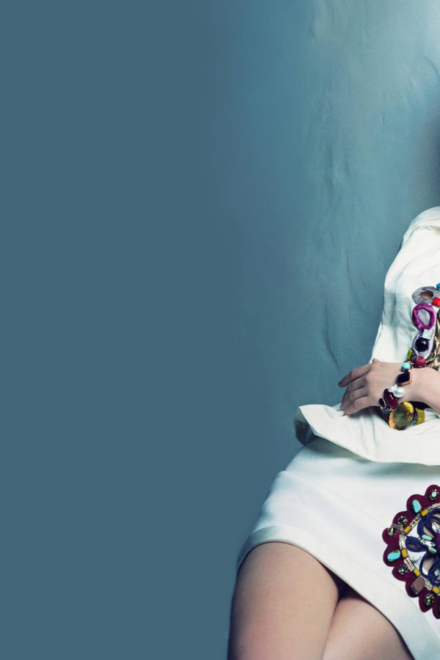 Натали в короткой юбке