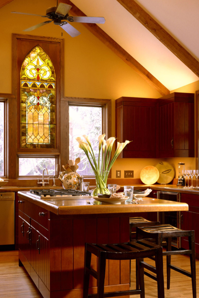 Кухня с витражом