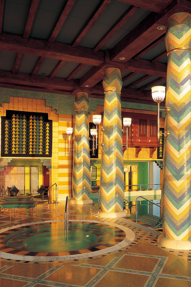 Интерьер бассейна