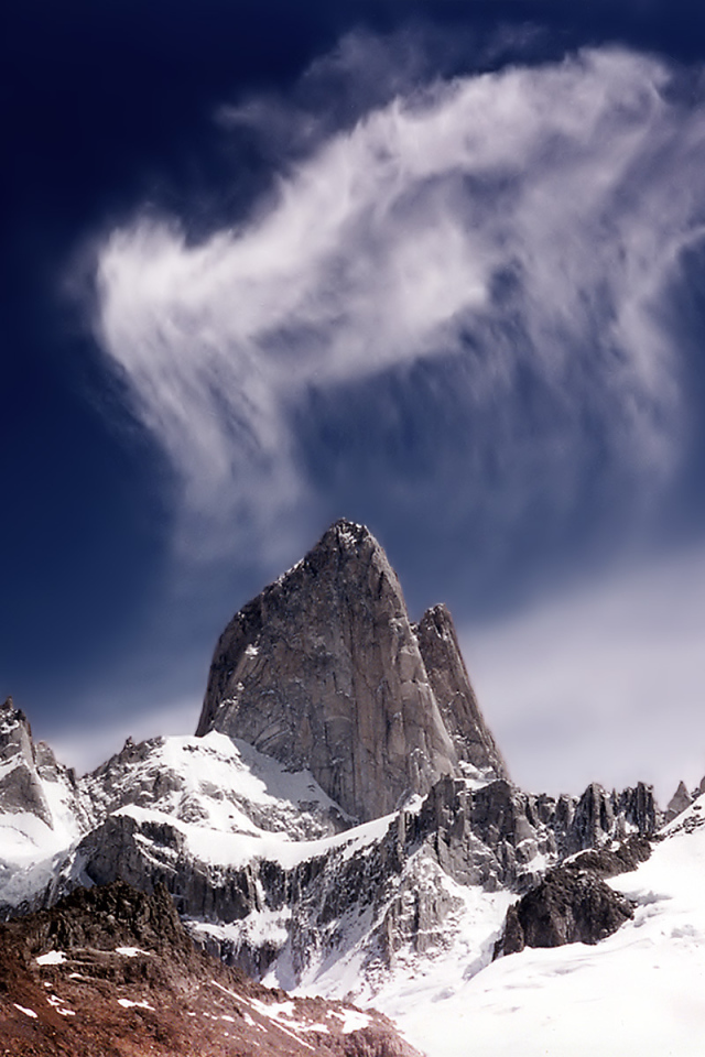 Скала и облака