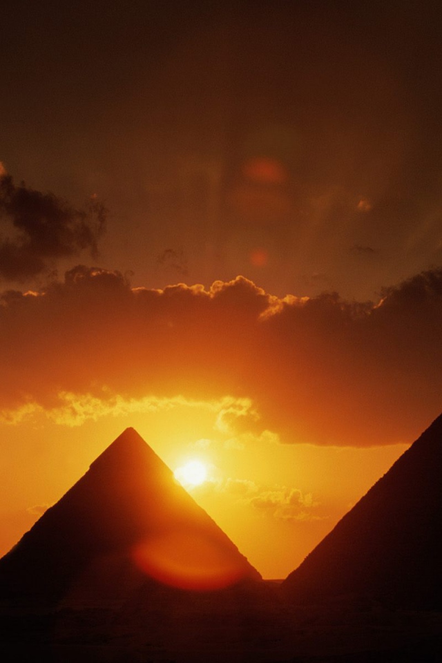 Пирамиды на закате