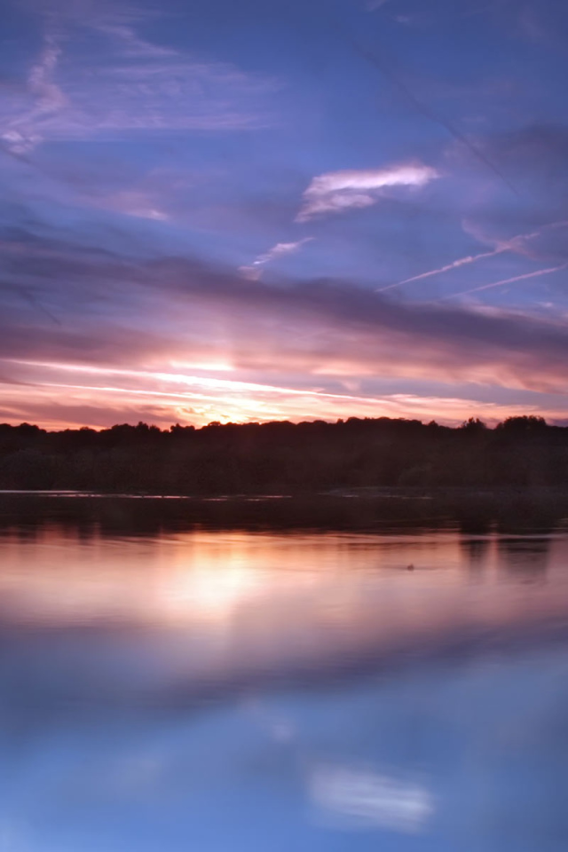 Озеро Still lake в сумраке