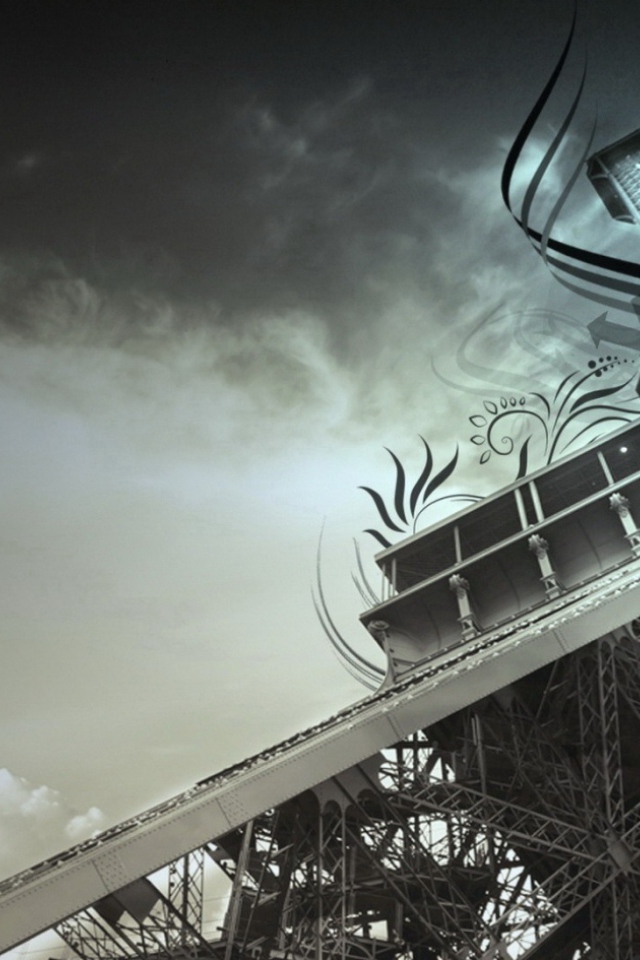 Эйфелева башня в облаках