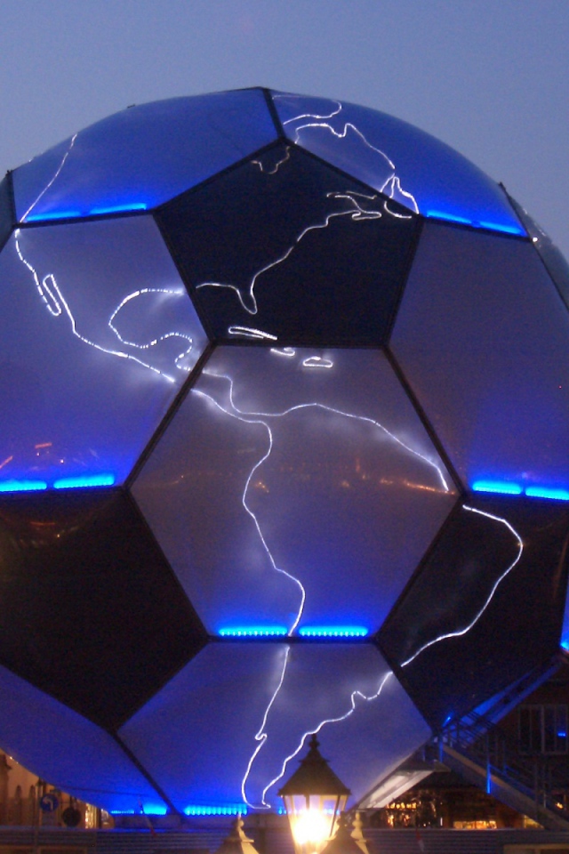 Глобус - футбольный мяч