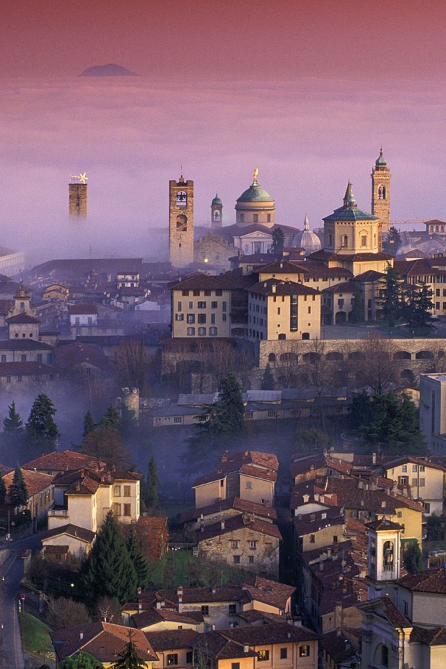 Город в тумане, Италия