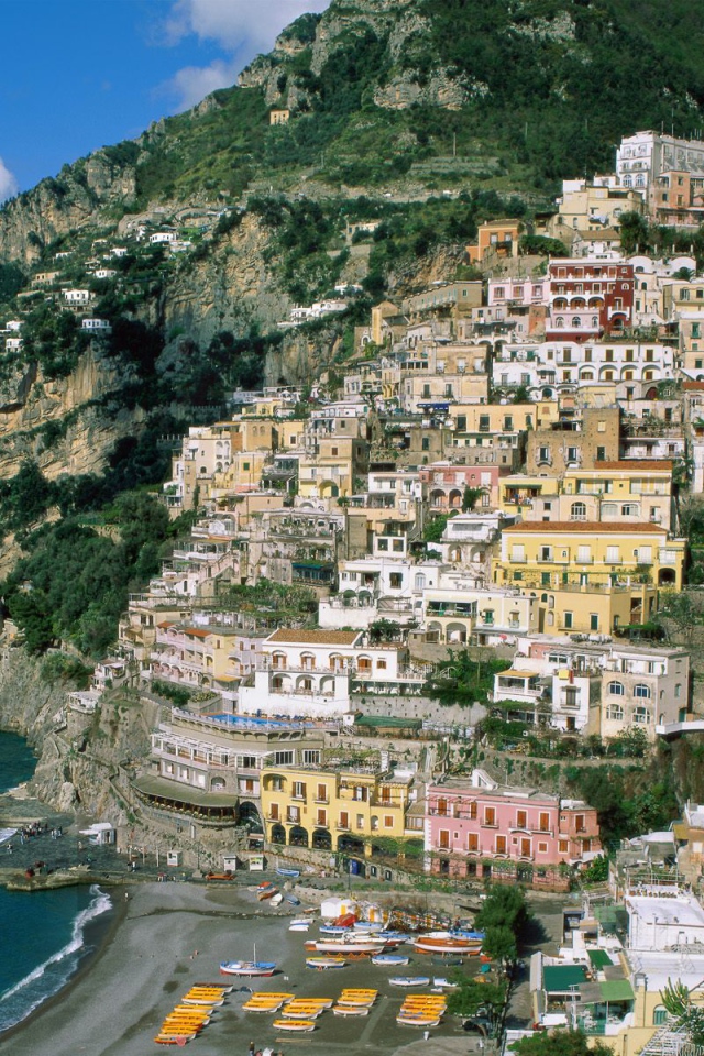 Город на склоне горы, Италия