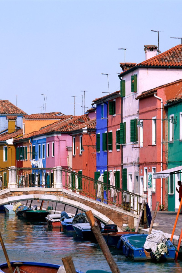 Речная улица, Италия