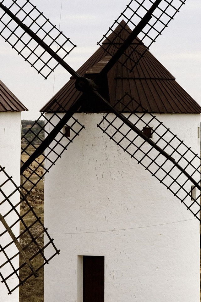 Три мельницы