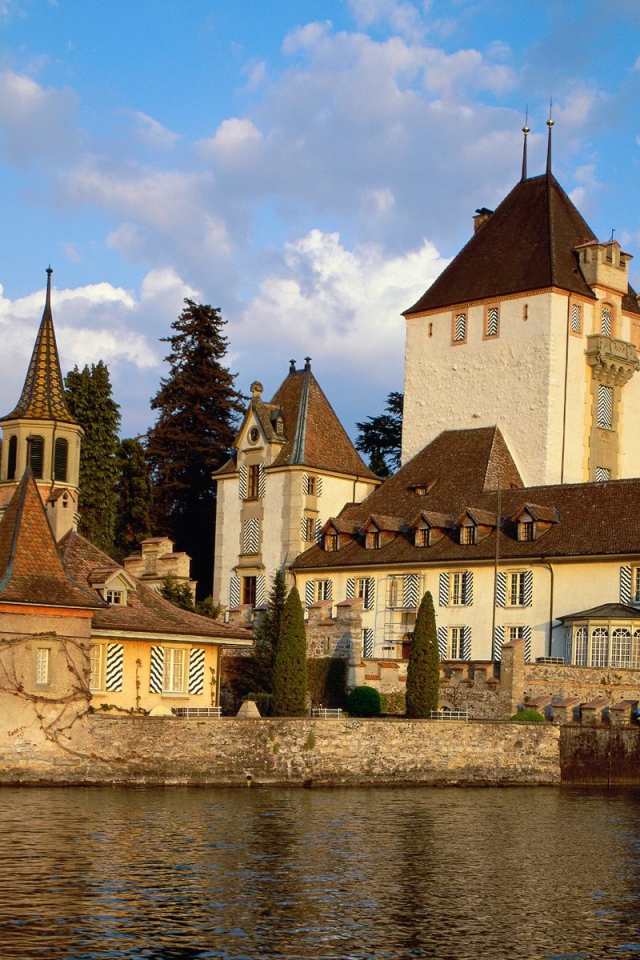 Замок Oberhofen, Озеро Thun, Швейцария