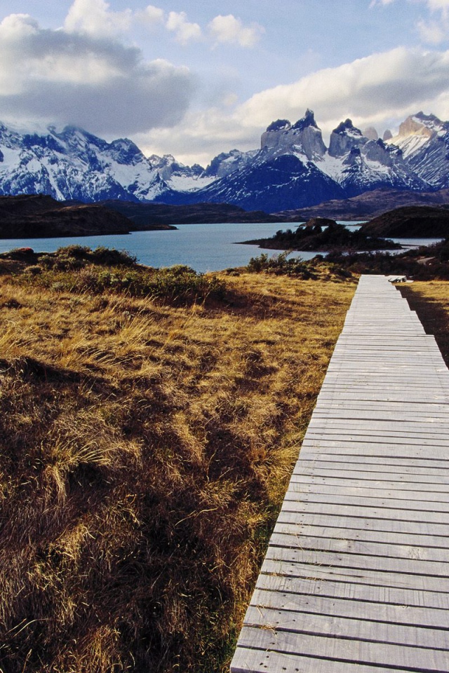 Проход к озеру в горах