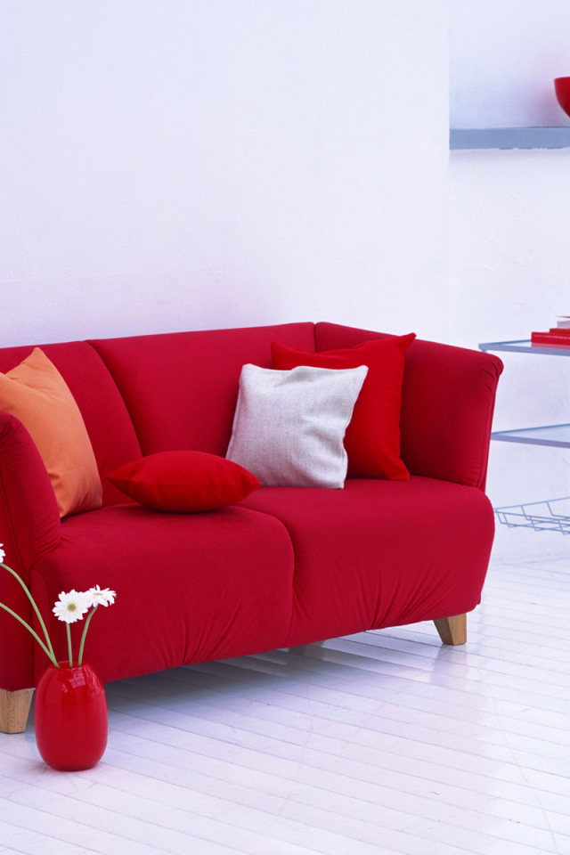 Красный диван