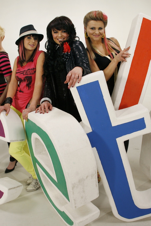 Sinead and Black Daisys