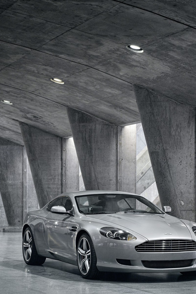 Шикарный Aston Martin