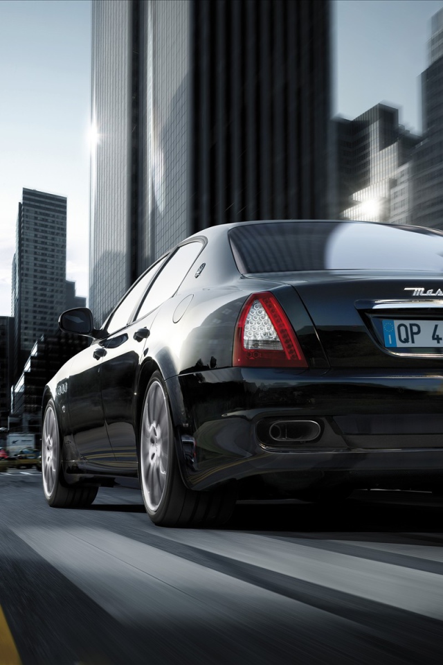 Черный Maserati