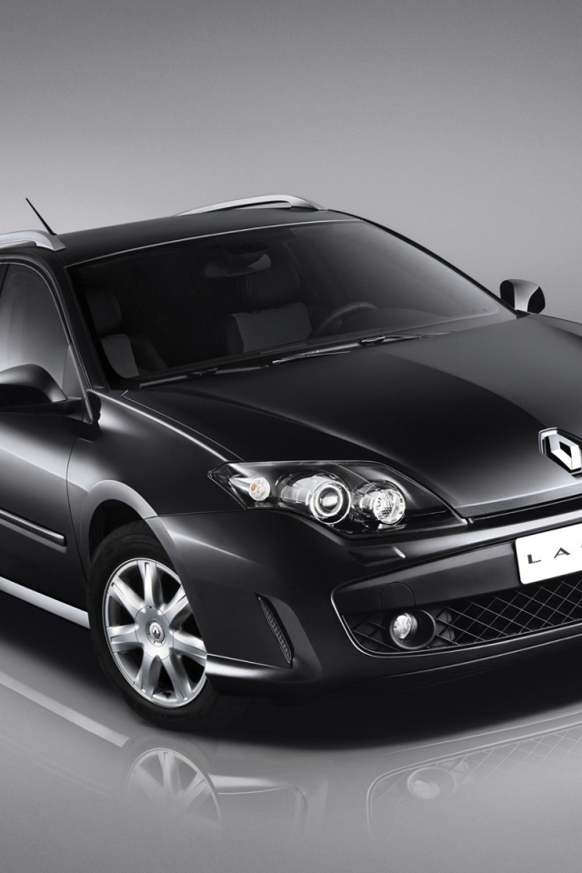Черная Renault Laguna