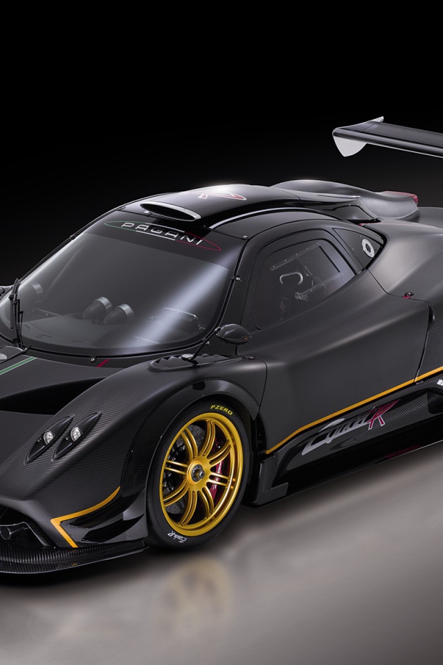 Черный спортивный авто