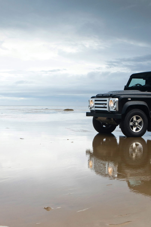 Внедорожник на пляже