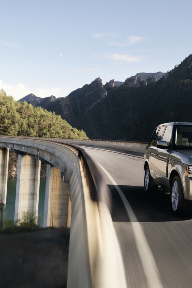 Rover на мосту