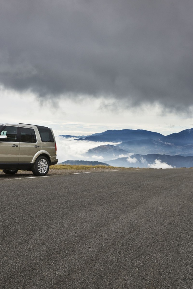 Rover на горной дороге