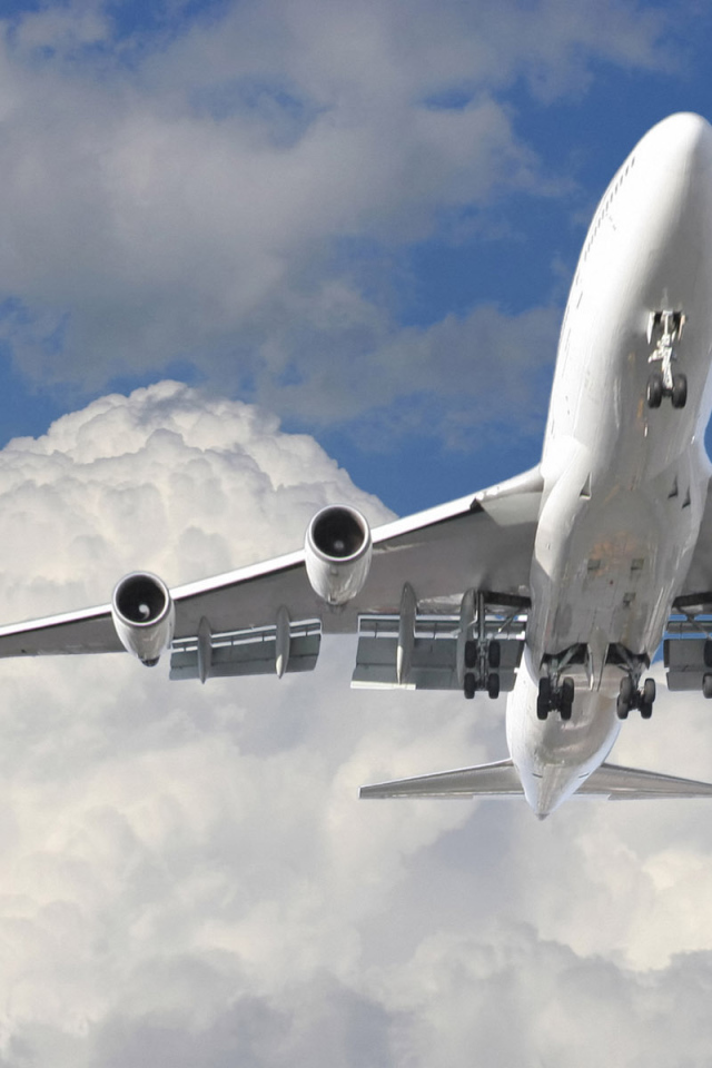 Полет в облаках