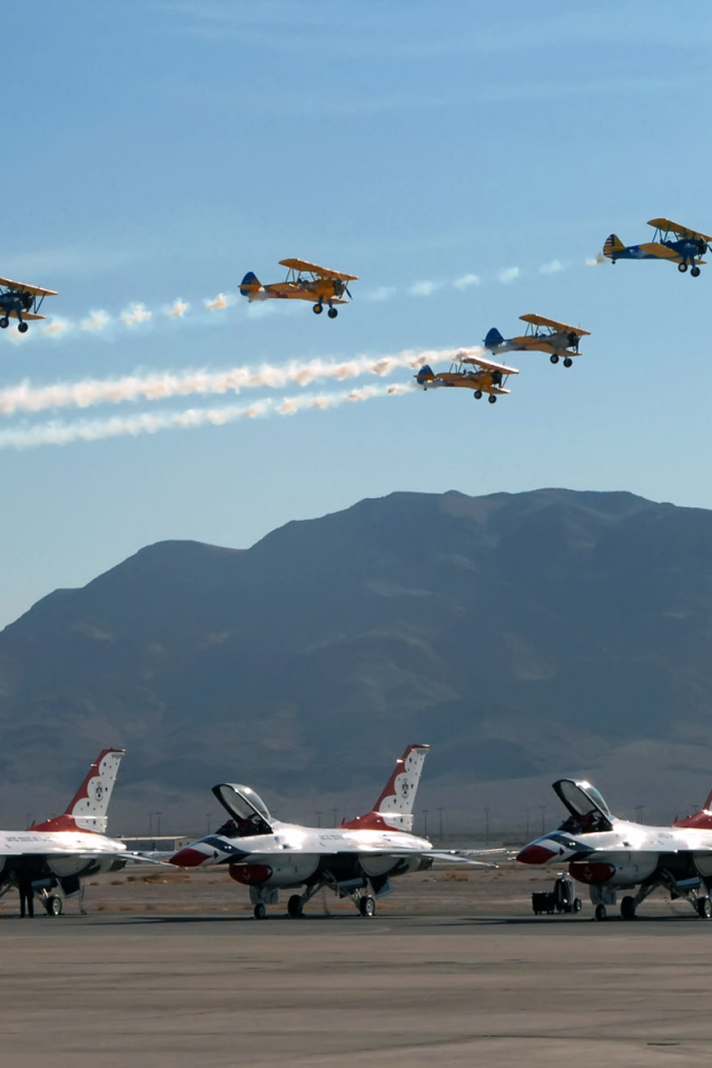 Военная авиация / показной полет