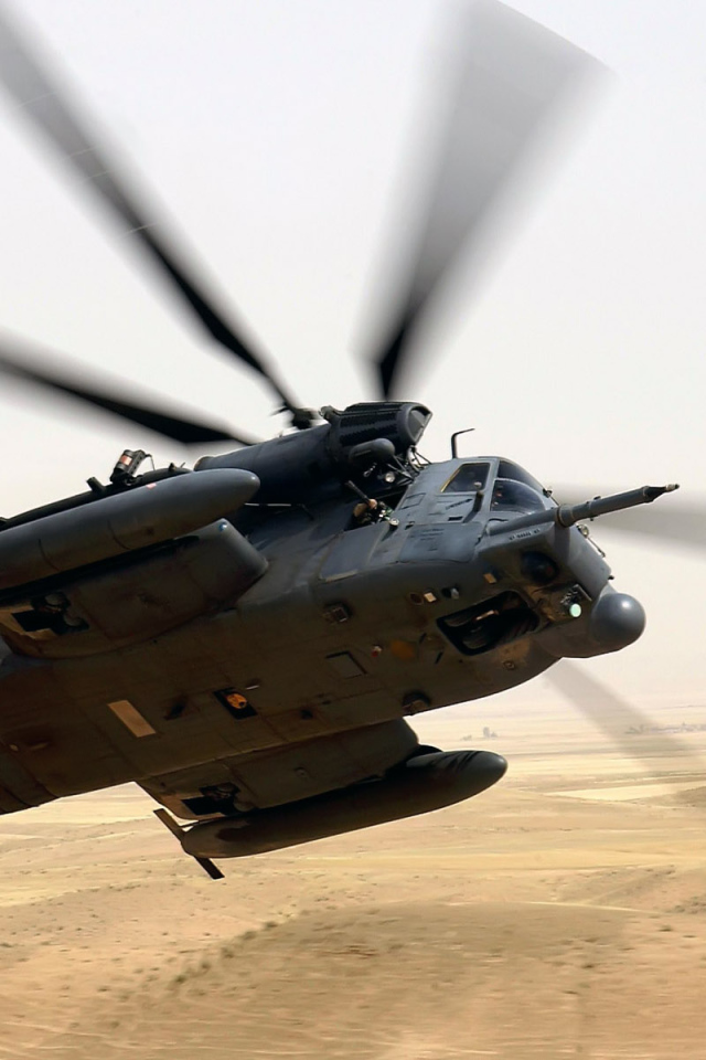 Военная авиация / Вертолет над пустыней