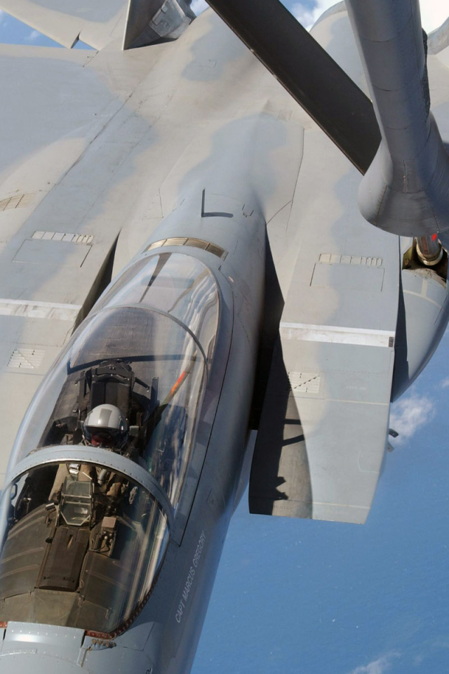 Военная авиация / дозаправка в полете